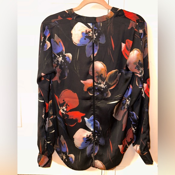 Colorful blouse with neck tie - Picture 4 of 7